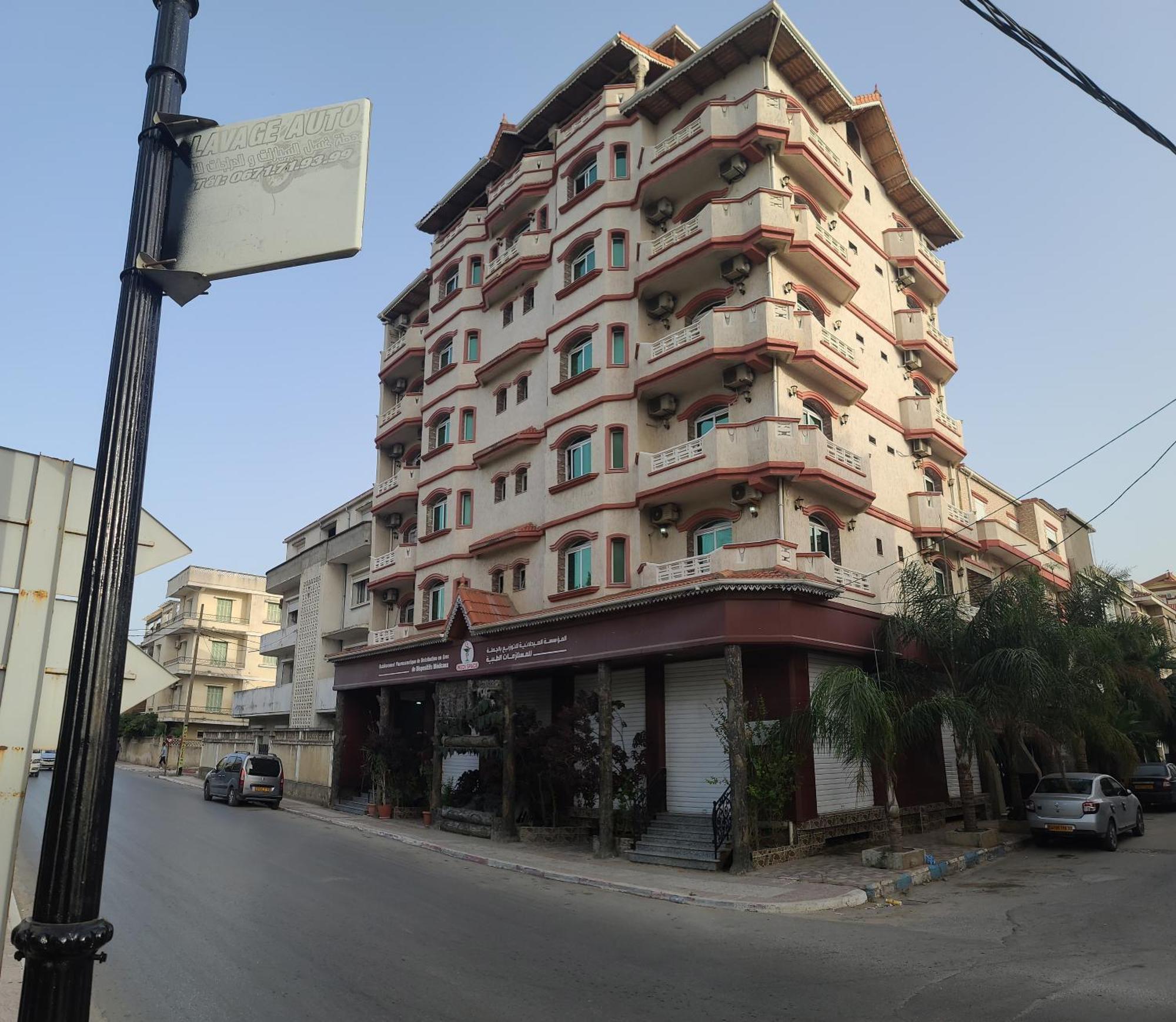 Jijel Koutama Esterno foto